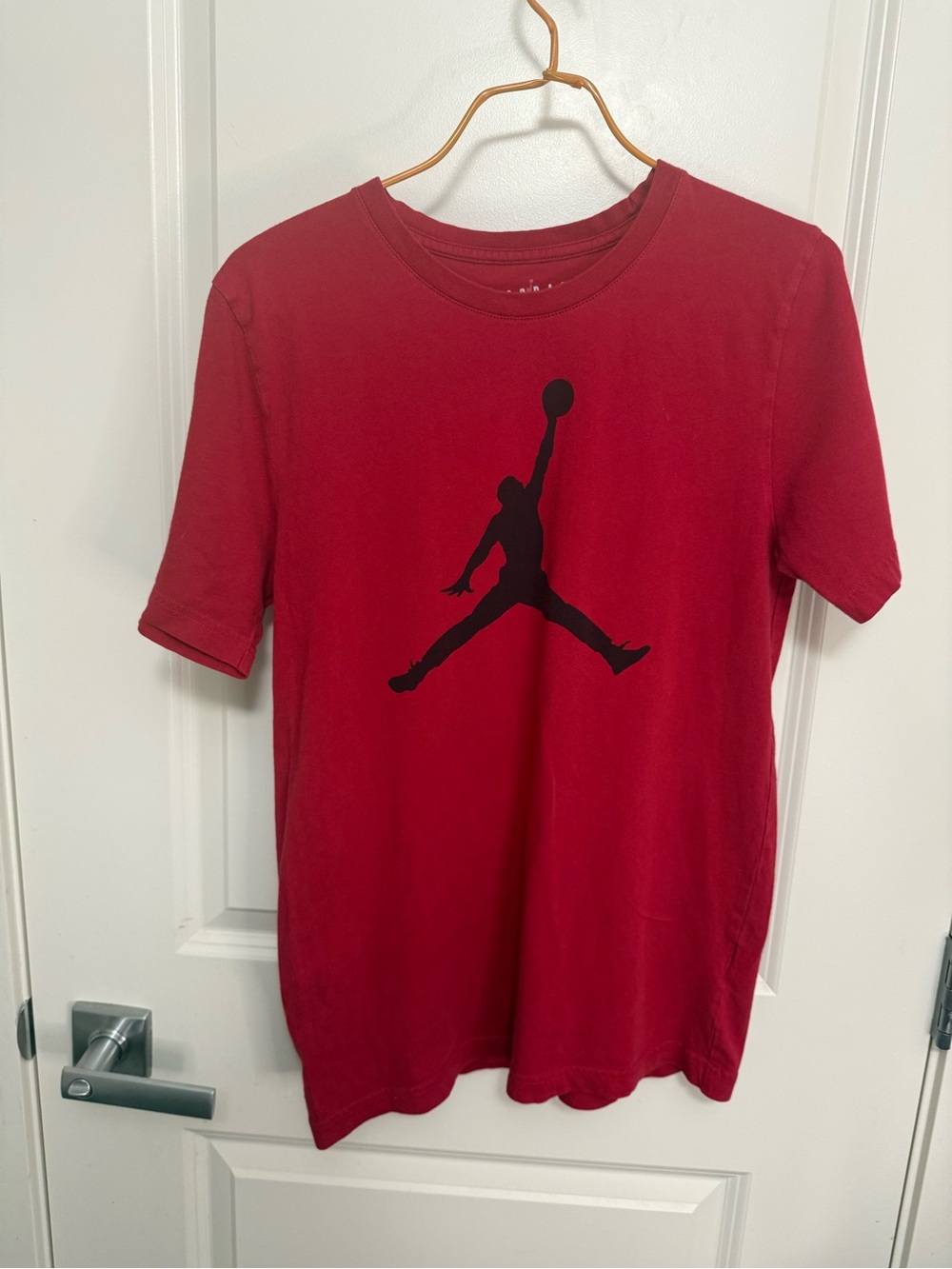 Air Jordan Kids Red Short-Sleeve Tee in size XL (13-15 y.o., 163-175 cm)